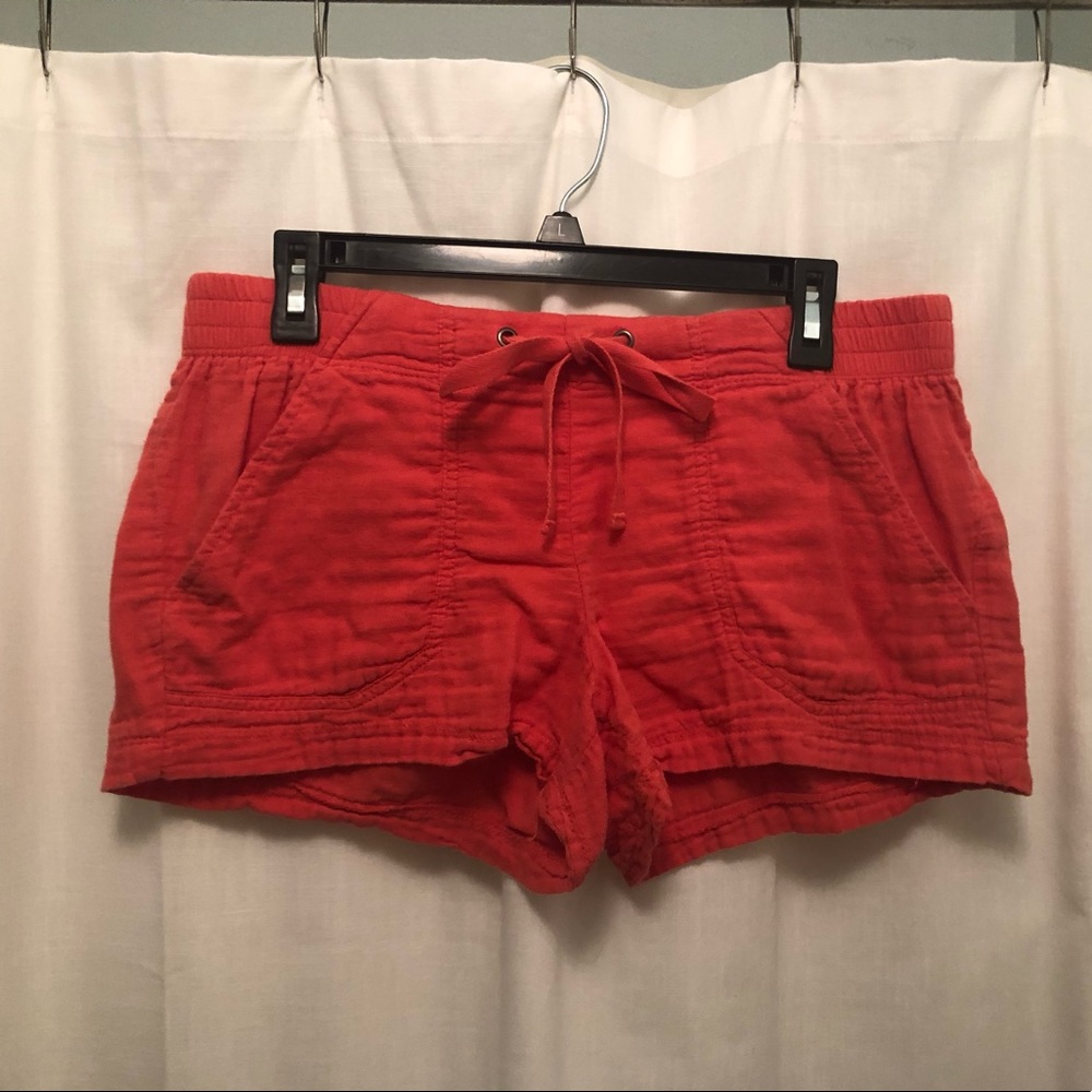 Stretchy pink shorts